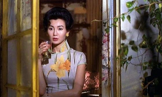 Su Li-zhen peers out window